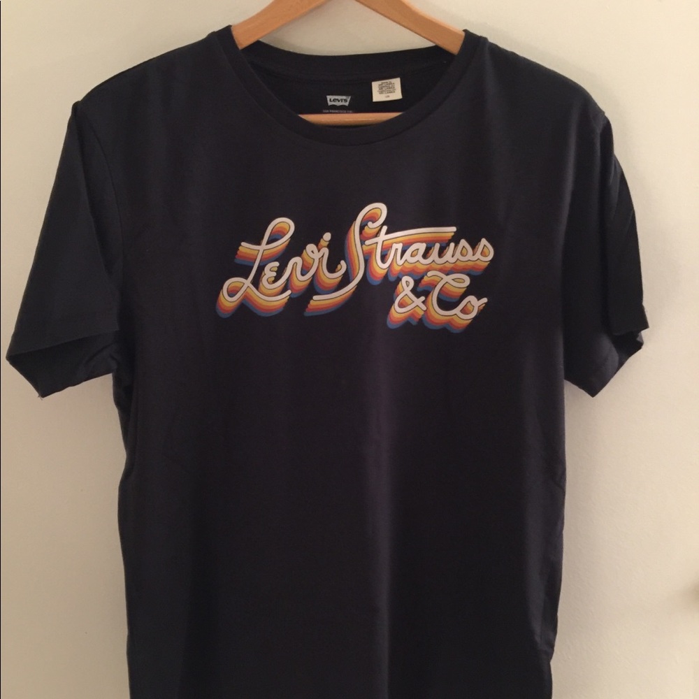 Blue levis T- shirt. Size LARGE!